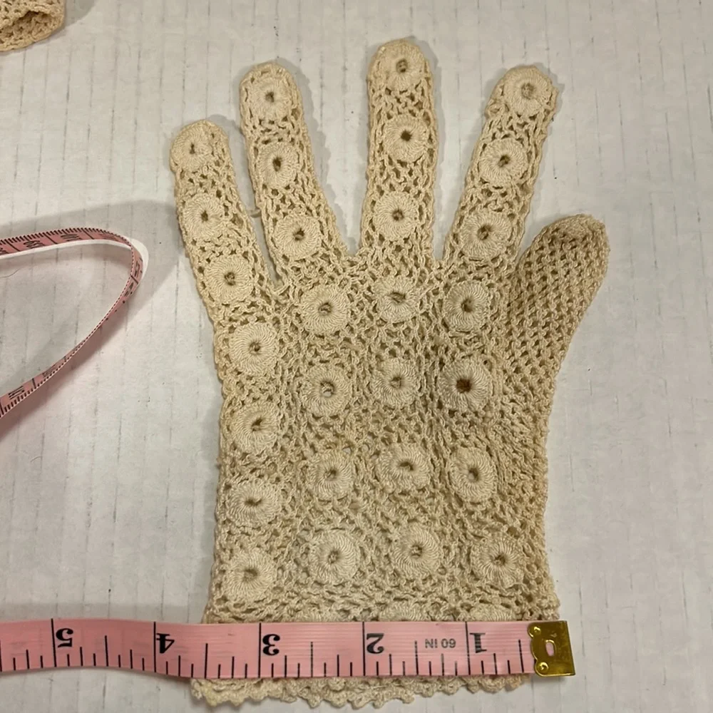Vintage Hand Made Cream Crochet Lace Gloves size XS/ S